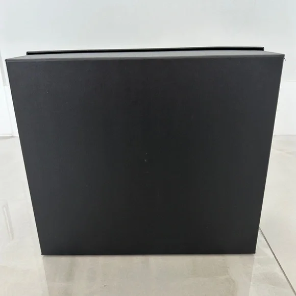 Elegant Saint Laurent Black and White Box - Picture 7 of 8